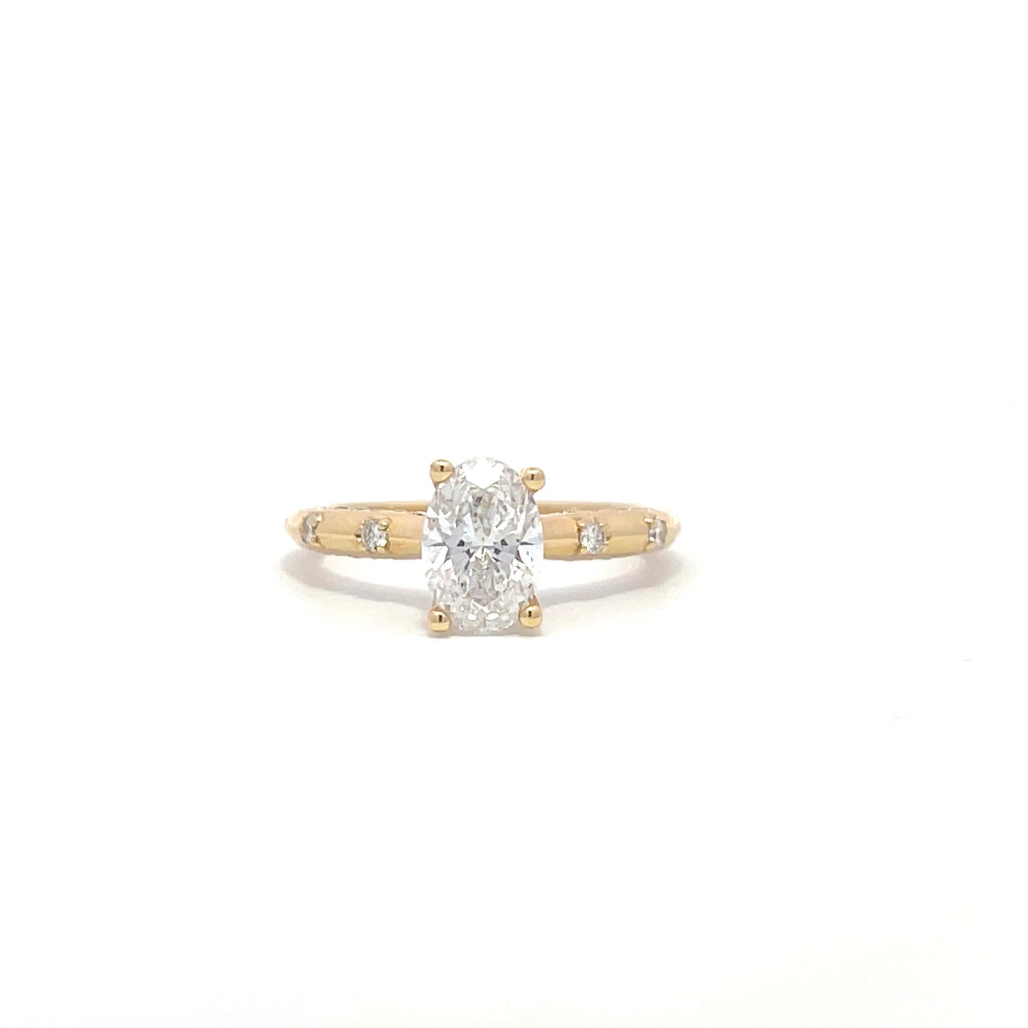 1.07ct Oval cut diamond engagement ring