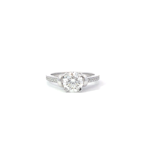 Round cut diamond ring