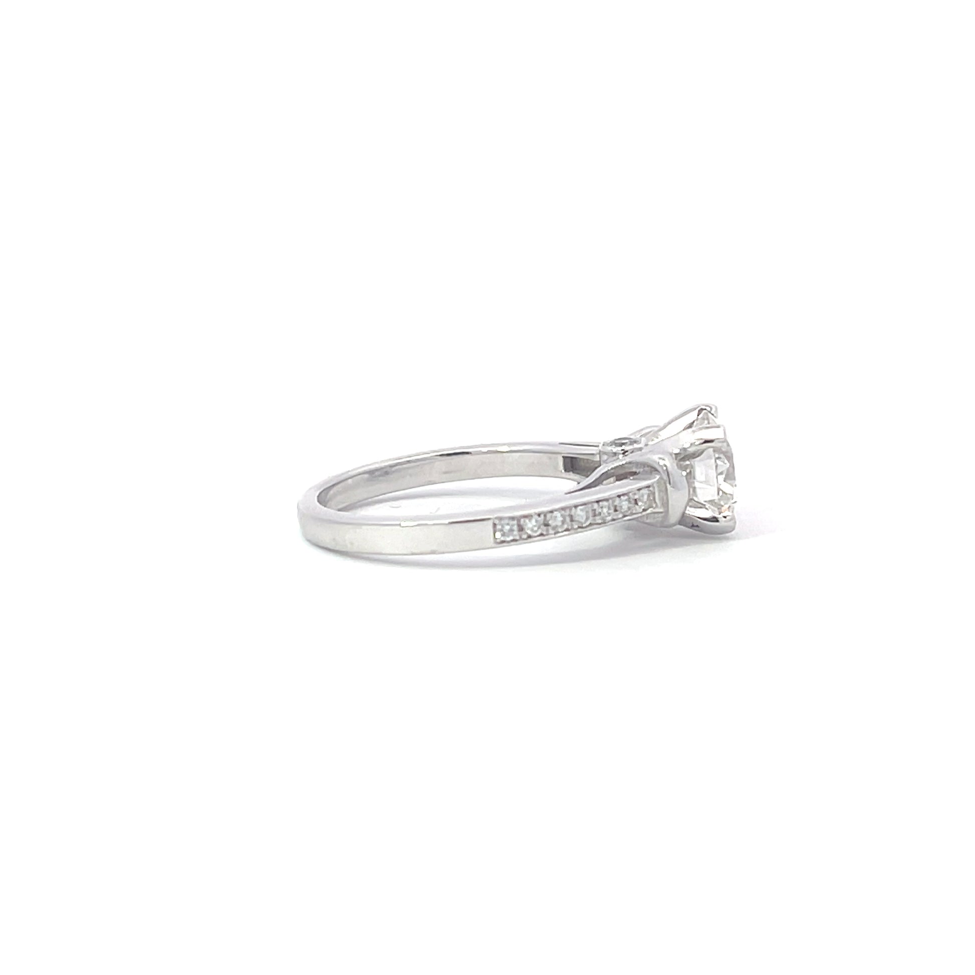 Round cut diamond ring