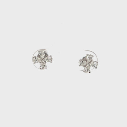 0.58ctw flower designed diamond earring