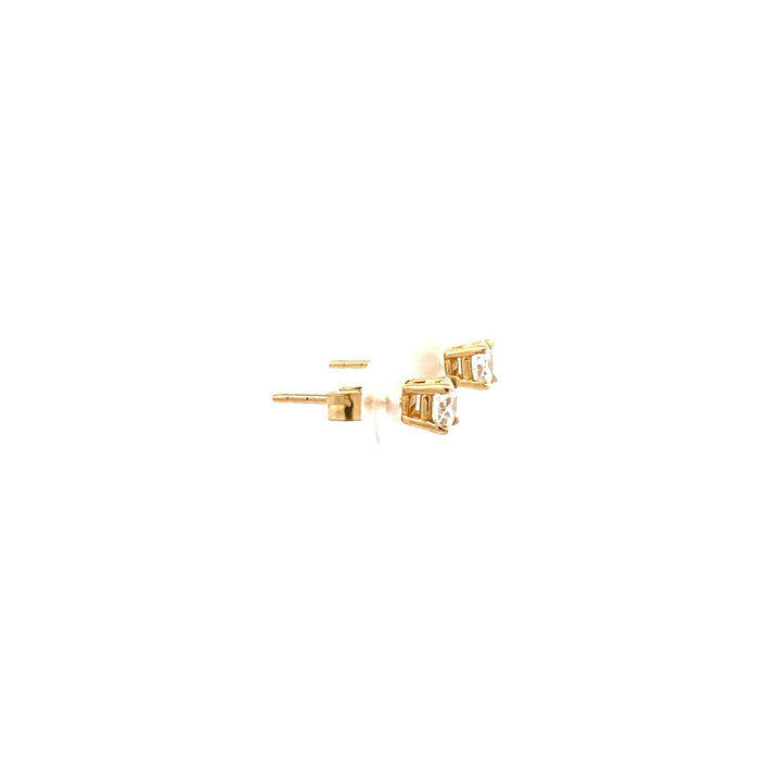 0.68ct G Si1 round cut yellow gold earrings