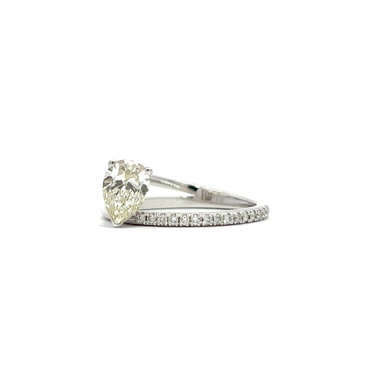 Pear diamond engagement ring